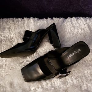 Jeffrey Campbell black mules w/ buckle!